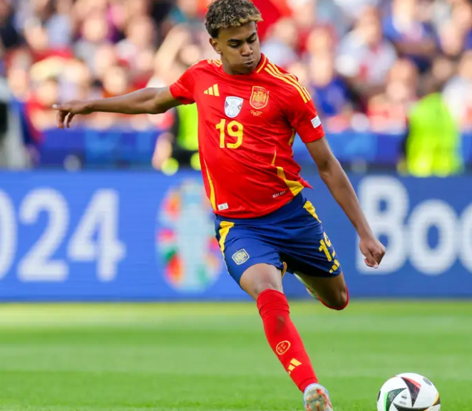 巴萨新星亚马尔自曝独特生活习惯:饼干成“恋爱绊脚石”